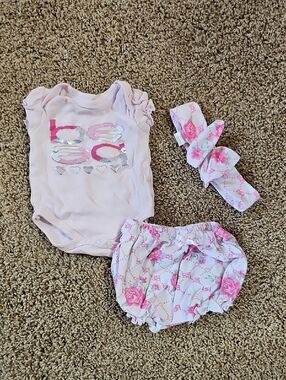 Baby Pink Floral 3-Piece Outfit Set - Bodysuit, Bloomers & Headband